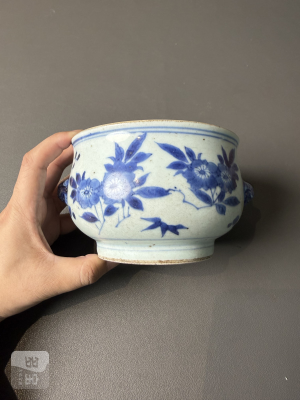 明崇祯 青花花卉纹兽耳炉 - 图2